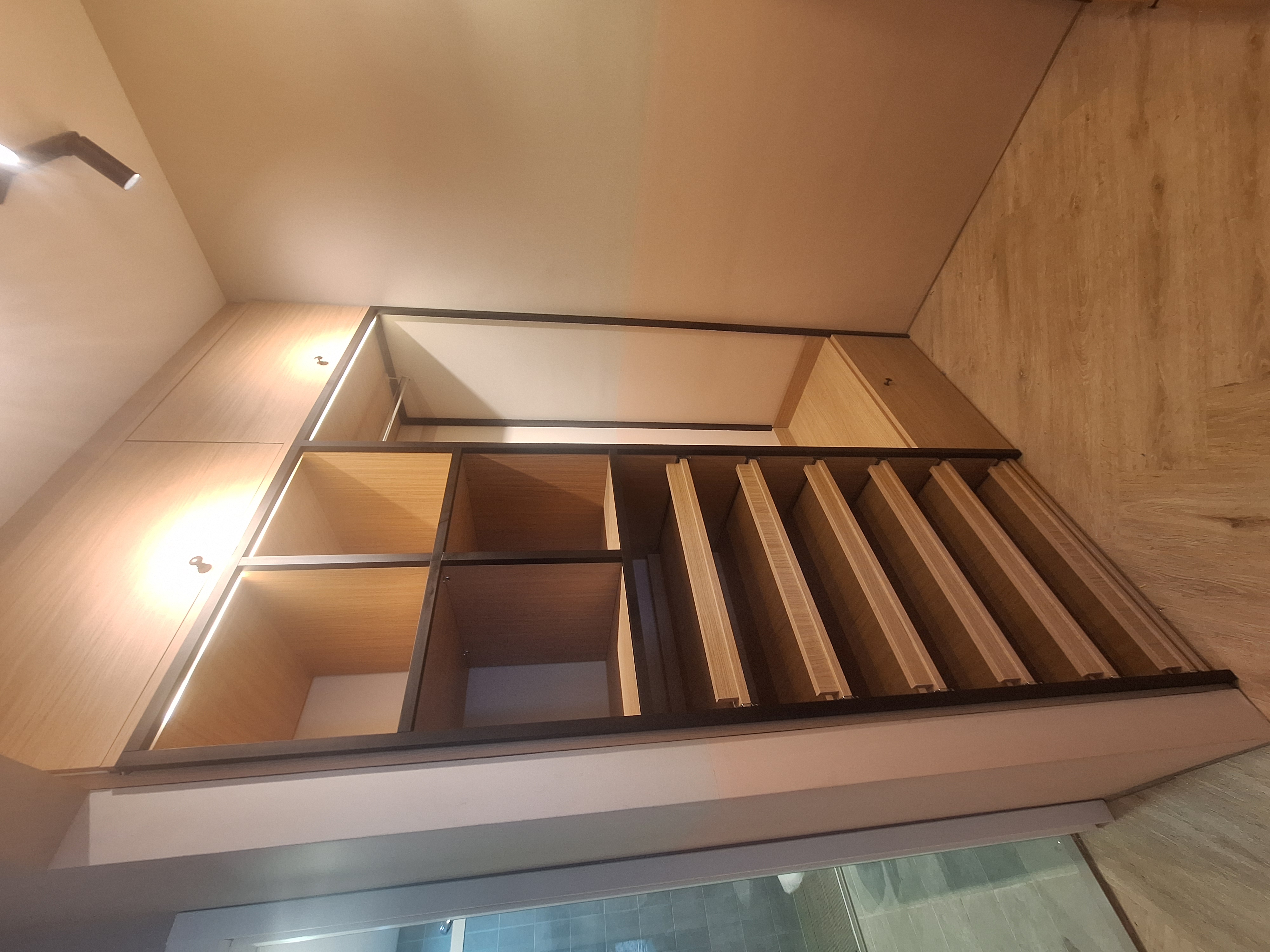 closet com metalon e iluminação